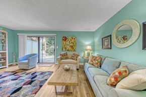 Steps to PRIVATE BEACH and RESTAURANTS,HEATED resort pool, BEACH SERVICE included